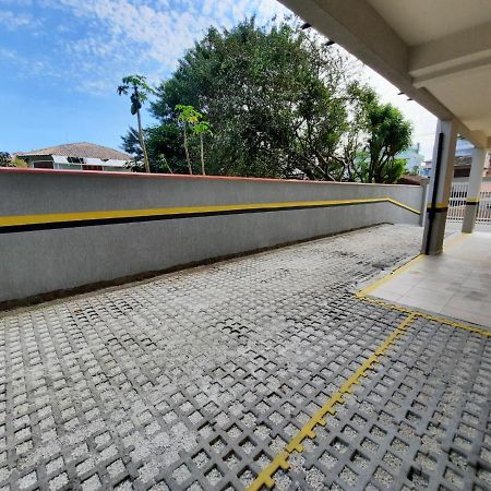 Apartamento 3 Quartos 8 Pessoas A 50 Mts Da Praia De Bombas, A 100M Da Passarela Do Ribeiro 봄비나스 외부 사진