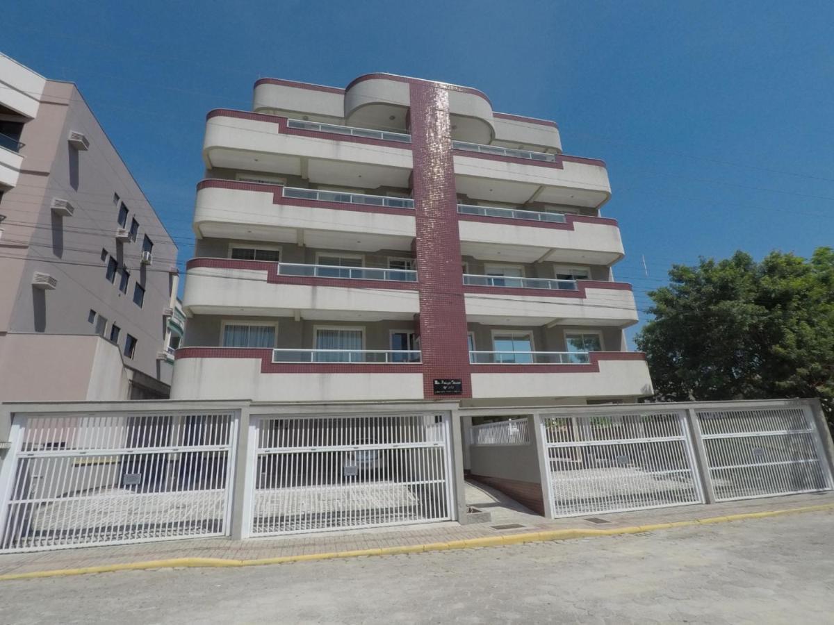 Apartamento 3 Quartos 8 Pessoas A 50 Mts Da Praia De Bombas, A 100M Da Passarela Do Ribeiro 봄비나스 외부 사진