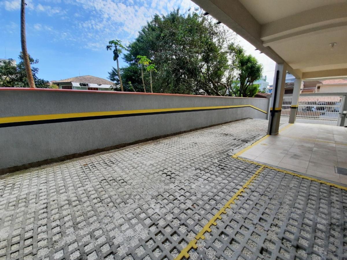 Apartamento 3 Quartos 8 Pessoas A 50 Mts Da Praia De Bombas, A 100M Da Passarela Do Ribeiro 봄비나스 외부 사진
